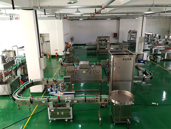 南京星火辣椒醬灌裝設備生產(chǎn)廠家車間展示調(diào)味辣椒醬灌裝線
