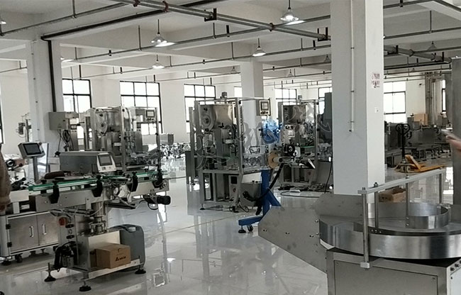 辣椒醬食品灌裝機(jī)車間設(shè)備展示