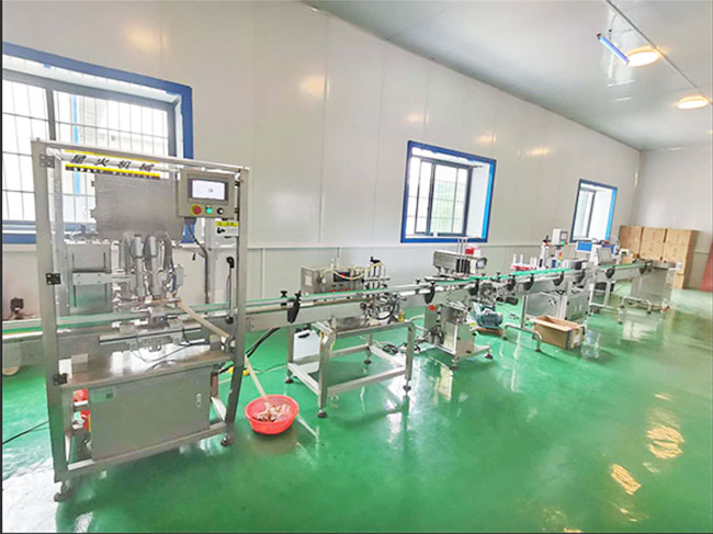 全自動醬料灌裝機設備展示