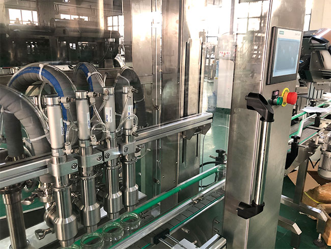 全自動辣椒醬灌裝設(shè)備展示
