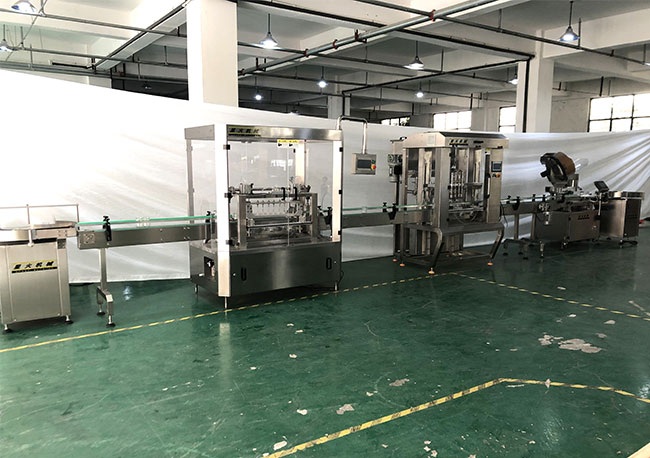 全自動(dòng)辣椒醬灌裝機(jī)生產(chǎn)線設(shè)備展示