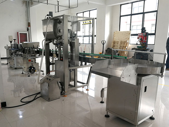 小型辣椒醬自動灌裝機(jī)設(shè)備展示