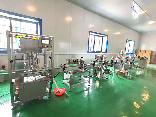 星火小型辣椒醬自動灌裝機(jī)設(shè)備展示